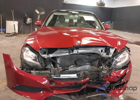 2018 Mercedes-Benz C 300 4Matic z USA, uszkodzony, nr VIN WDDWF4KB2JR314167